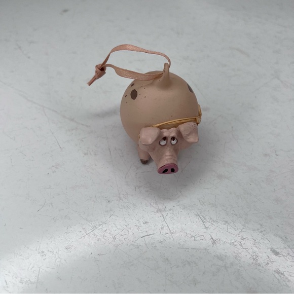 Pink Pig round ornament - Picture 2 of 12